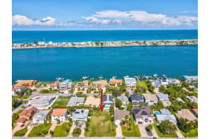 MLS# MFRW7878238, St Petersburg, Florida 33715