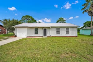 271 Cocoa St Se, PALM BAY