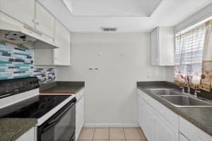 9529 FIELDVIEW CIRCLE, THONOTOSASSA, FL 33592 - MLS#MFRW7879883