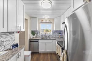 3710 LAKE BAYSHORE DRIVE, BRADENTON, FL 34205 - MLS#MFRW7883123