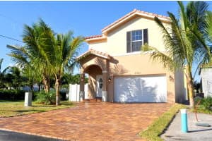 3317 Elizabeth Pl S, Palm Springs, FL 33461, Sold 08/07/15