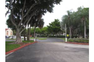1072 The Pointe Dr, West Palm Beach, FL 33409, Sold 01/29/16