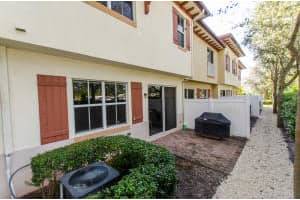 126 W Prive Cir, Delray Beach, FL 33445, Sold 04/15/16