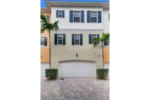 326 E Mallory Cir, Delray Beach, FL 33483, Sold 03/18/16