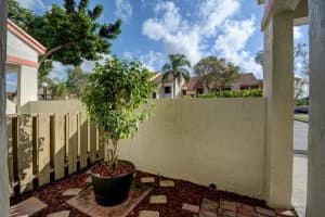 5533 Courtyard Dr, Margate, FL 33063, Sold 02/24/16