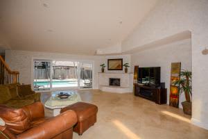 690 SW 17th St, Boca Raton, FL 33486, Sold 04/18/16