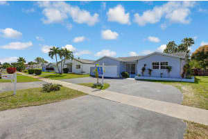 5820 NW 56th Pl, Tamarac, FL 33319, Sold 04/27/16