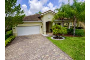 6835 Osage Cir, Greenacres, FL 33413, Sold 08/11/16