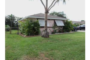 5145 Woodstone Cir E, Lake Worth, FL 33463, Sold 08/15/16