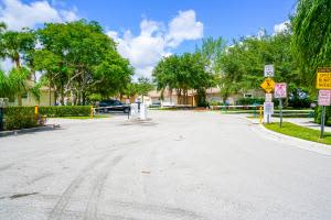 3964 NW 89th Ave, Coral Springs, FL 33065, Sold 09/28/16