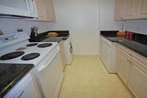 2040 Greenview Shores Blvd, Wellington, FL 33414, Sold 06/28/16