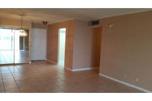 470 Executive Center Dr, West Palm Beach, FL 33401, Sold 08/04/16