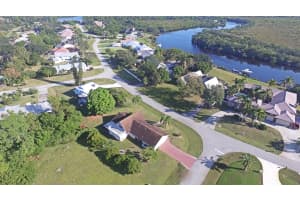 710 SE Hidden River Dr, Port St. Lucie, FL 34983, Sold 05/19/17