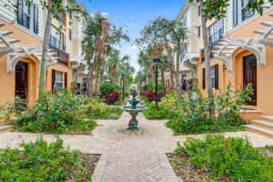 381 W Mallory Cir, Delray Beach, FL 33483, Sold 08/07/17