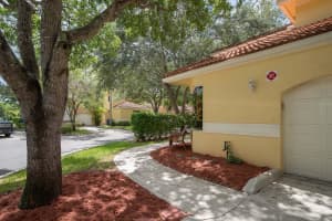 11231 Lakeview Dr, Coral Springs, FL 33071, Sold 09/09/16