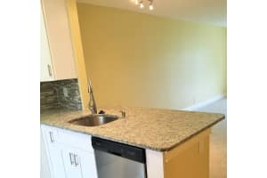 400 SE 10th St, Deerfield Beach, FL 33441, Sold 04/28/17