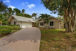 10540 SE Jupiter Narrows Dr, Hobe Sound, FL 33455, Sold 09/29/17