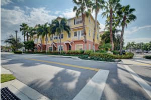 295 NE 5th Ave, Delray Beach, FL 33483, Sold 03/17/17