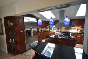 1725 NE 22nd Terrace, Fort Lauderdale, FL 33305, Sold 03/31/17