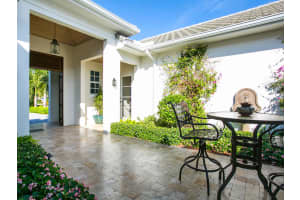 350 Lakeview Way, Vero Beach, FL 32963, Sold 04/17/17