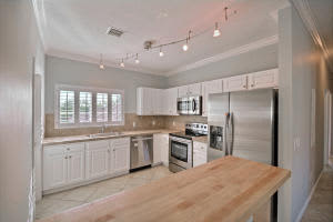 576 7th Square SW, Vero Beach, FL 32962, Sold 02/06/17