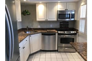 25 SE 13th St APT B3, Boca Raton, FL 33432, Sold 04/28/17