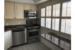 25 SE 13th St APT B3, Boca Raton, FL 33432, Sold 04/28/17