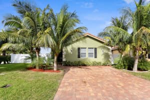 3401 Elizabeth Pl N, Palm Springs, FL 33461, Sold 05/01/17