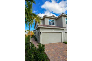 611 SW Glen Crest Way, Stuart, FL 34997, Sold 06/30/17
