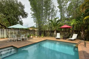1055 Raintree Dr, Palm Beach Gardens, FL 33410, Sold 04/28/17