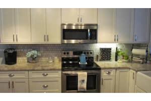 10044 S Ocean Dr, Jensen Beach, FL 34957, Sold 06/16/17