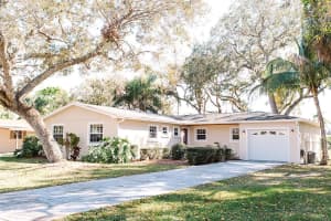 175 12th Pl SE, Vero Beach, FL 32962, Sold 04/26/17