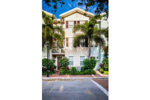 1043 W Heritage Club Cir, Delray Beach, FL 33483, Sold 09/19/17