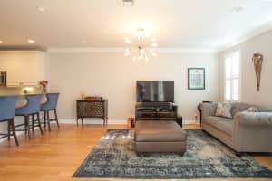 1043 W Heritage Club Cir, Delray Beach, FL 33483, Sold 09/19/17