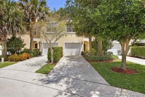 1074 Pinewood Lake Ct, Greenacres, FL 33415, Sold 06/16/17