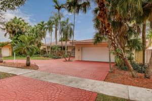 MLS# R10340375, Miami Lakes, Florida 33014