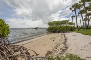 330 NE Edgewater Dr, Stuart, FL 34996, Sold 09/15/17