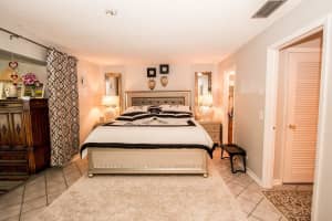 7374 E Oakridge Cir, Lantana, FL 33462, Sold 08/04/17