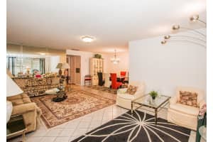 7374 E Oakridge Cir, Lantana, FL 33462, Sold 08/04/17