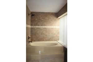 635 Executive Center Dr M103, West Palm Beach, FL 33401, Sold 11/24/17