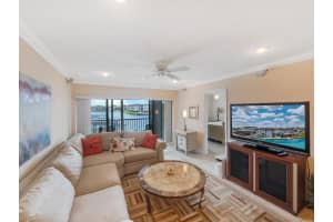 326 Northlake Dr, North Palm Beach, FL 33408, Sold 04/06/18