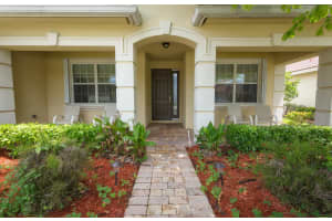 6712 Osage Cir, Greenacres, FL 33413, Sold 08/31/17