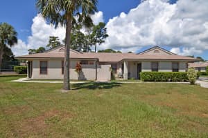2832 Stoneway Ln, Fort Pierce, FL 34982, Sold 08/30/17