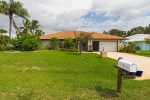 2028 NE Acapulco Dr, Jensen Beach, FL 34957, Sold 10/10/17