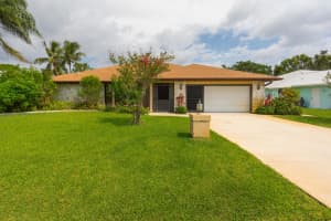 2028 NE Acapulco Dr, Jensen Beach, FL 34957, Sold 10/10/17