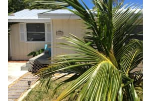 877 NW 13th St, Stuart, FL 34994, Sold 09/29/17