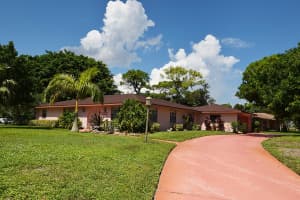 2822 NE Yorkshire Ln, Jensen Beach, FL 34957, Sold 08/31/17