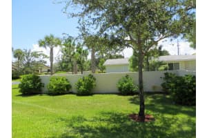 15 Ridge Pointe Dr, Boynton Beach, FL 33435, Sold 10/25/17