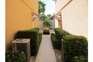 36 Laurel Oaks Cir, Jupiter, FL 33469, Sold 11/17/17