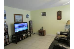 7226 W Oakridge Cir, Lantana, FL 33462, Sold 10/25/17